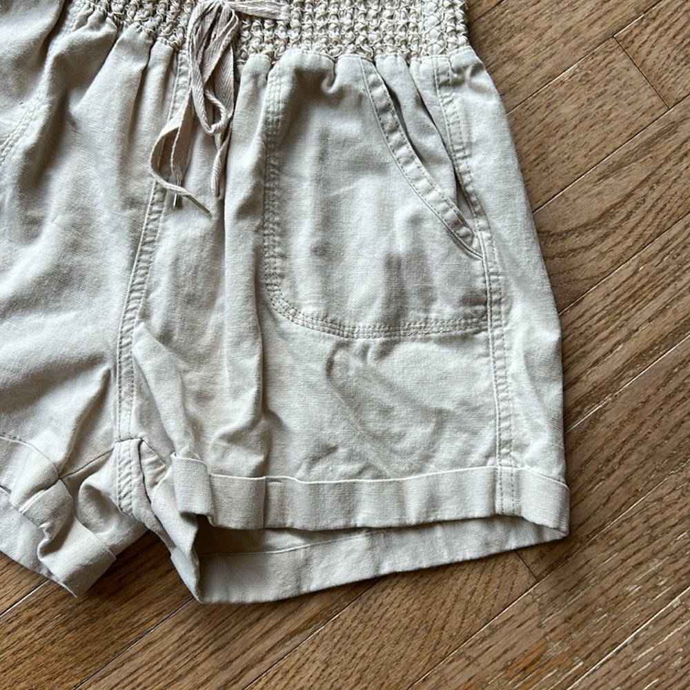 Shorts size small - Picture 3 of 7